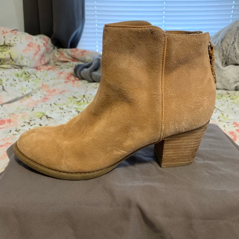 American Eagle Tan Suede Booties